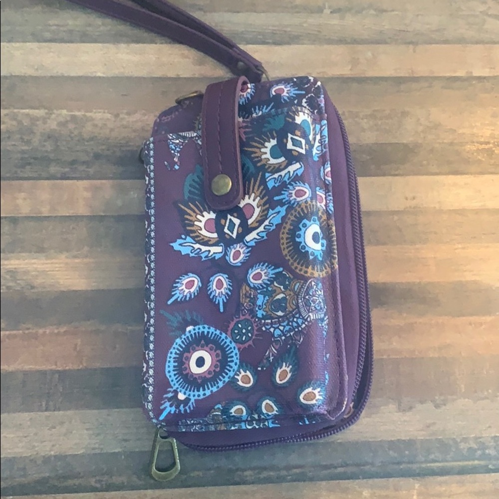 Sakeoots wristlet